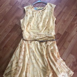 London Style Collection Yellow lace dress